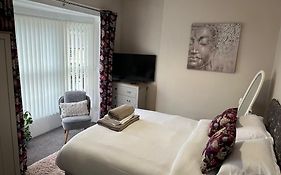 3 Bed Cozy Antrim Apartment With Great Views