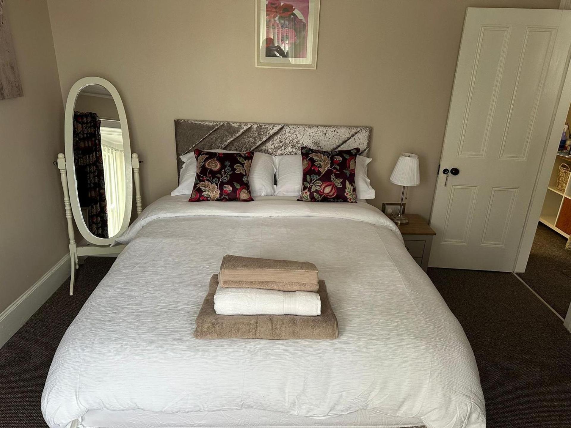 3 Bed Cozy Antrim Apartment With Great Views Exterior photo
