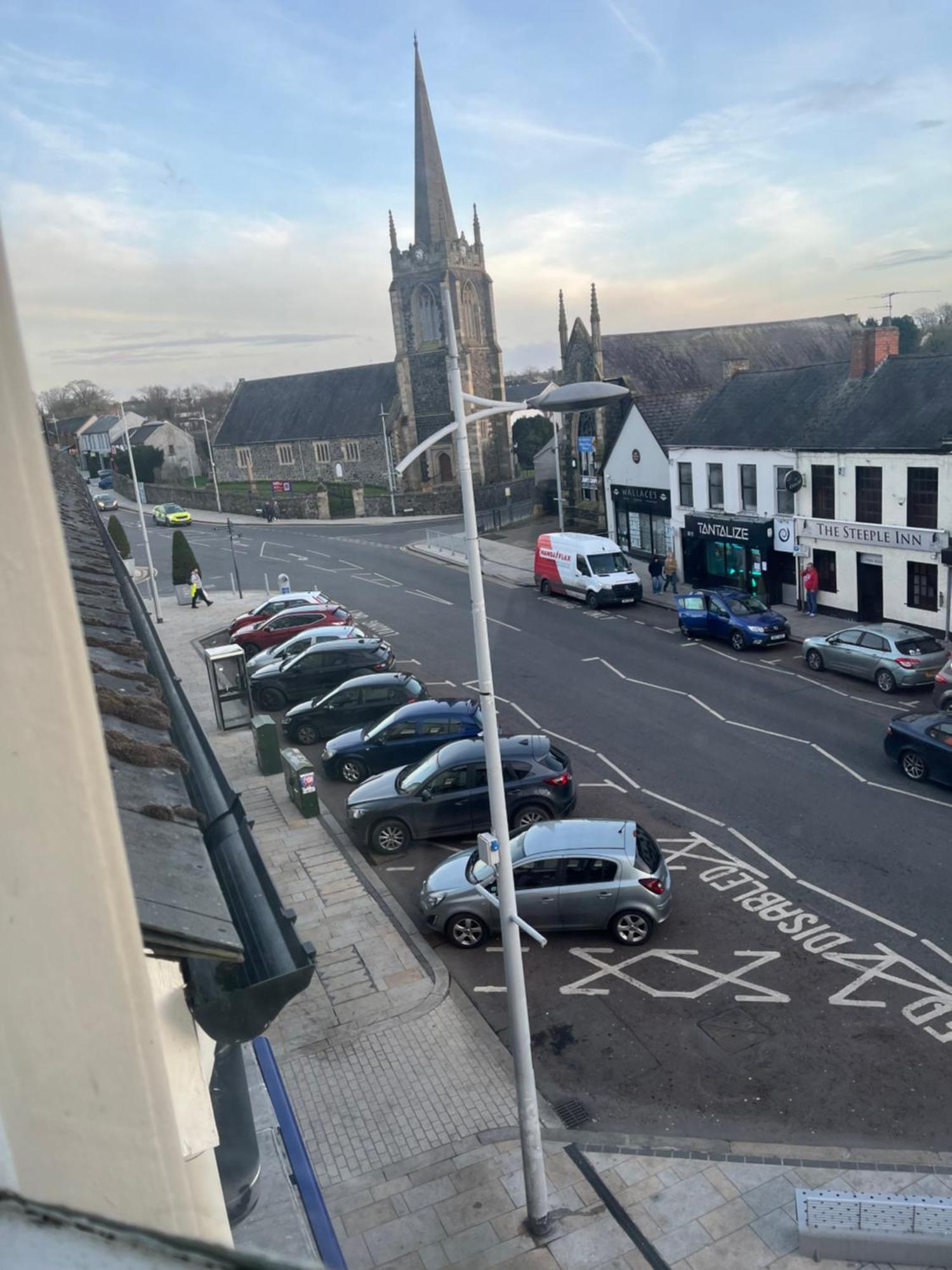 3 Bed Cozy Antrim Apartment With Great Views Exterior photo