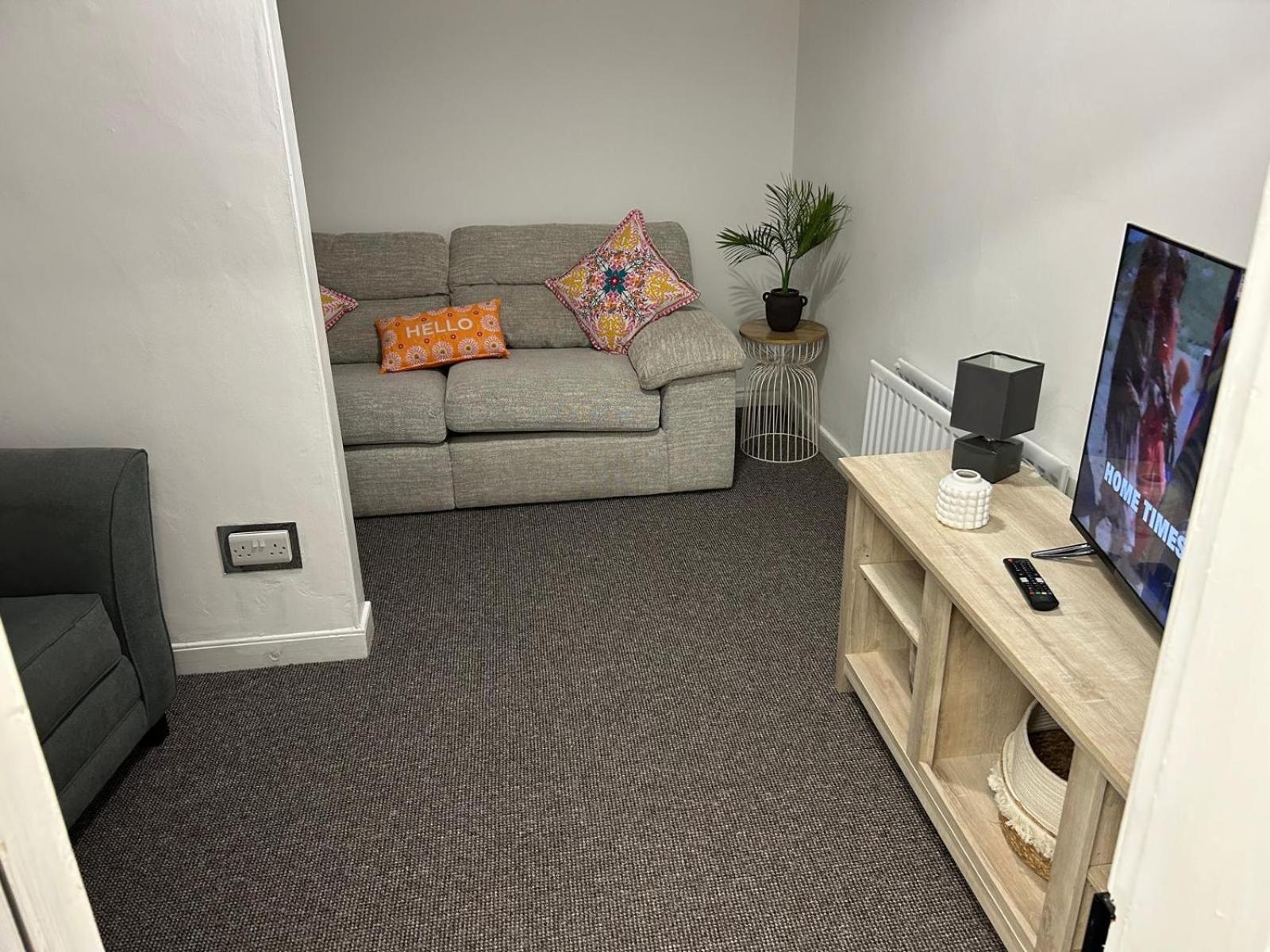 3 Bed Cozy Antrim Apartment With Great Views Exterior photo